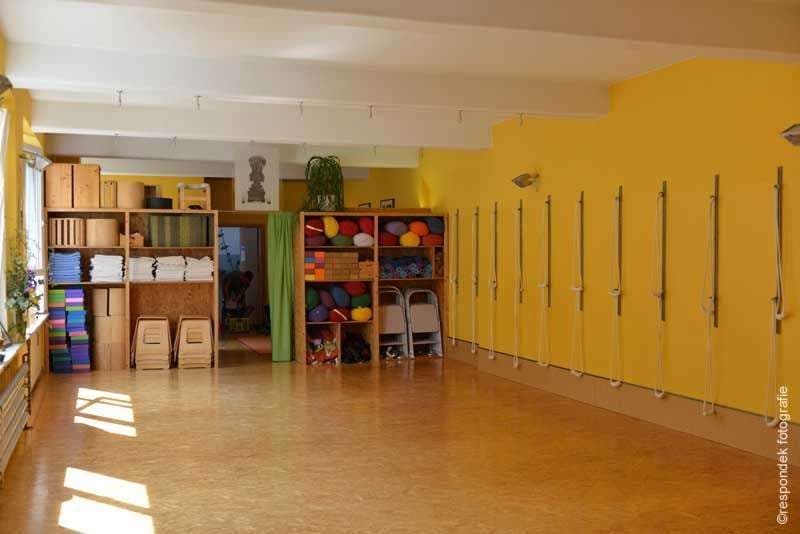 user-upload/business/work-media/j5nu9506vmtw7naa6o5j_yoga-west-iyengar-yoga-stuttgart.jpeg