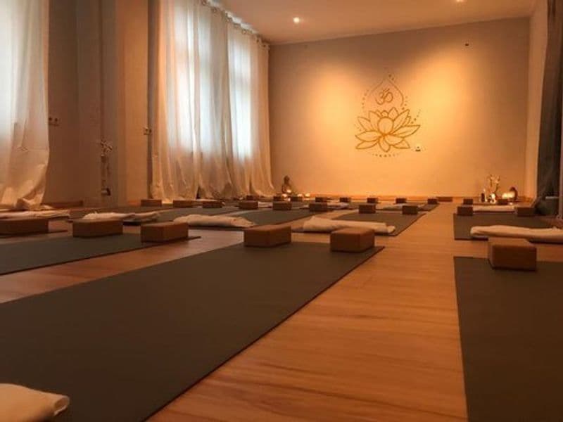 user-upload/business/work-media/m7eisefpajatm2qyr1ydx_yoga_by linda.jpeg