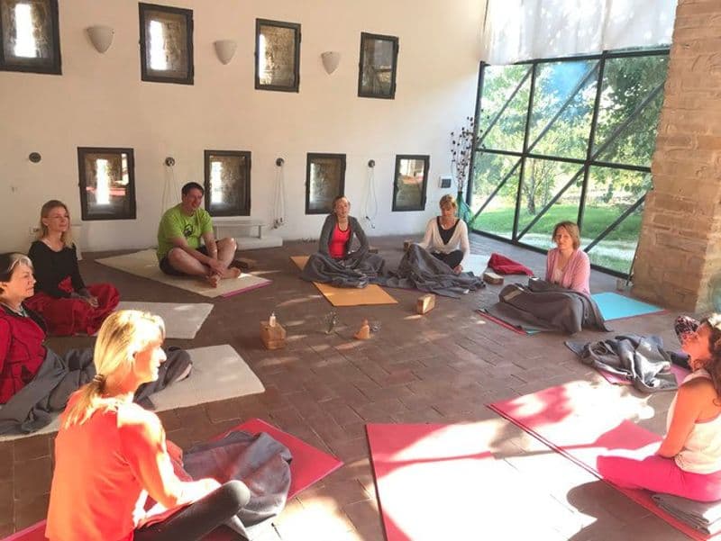 user-upload/business/work-media/sk70df3bd9xpr4se89b4b_yoga_by linda.jpeg